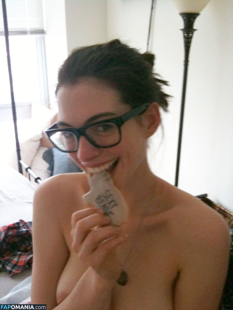 Anne Hathaway Γυμνός Διαρρεύσαστη φωτογραφία #9