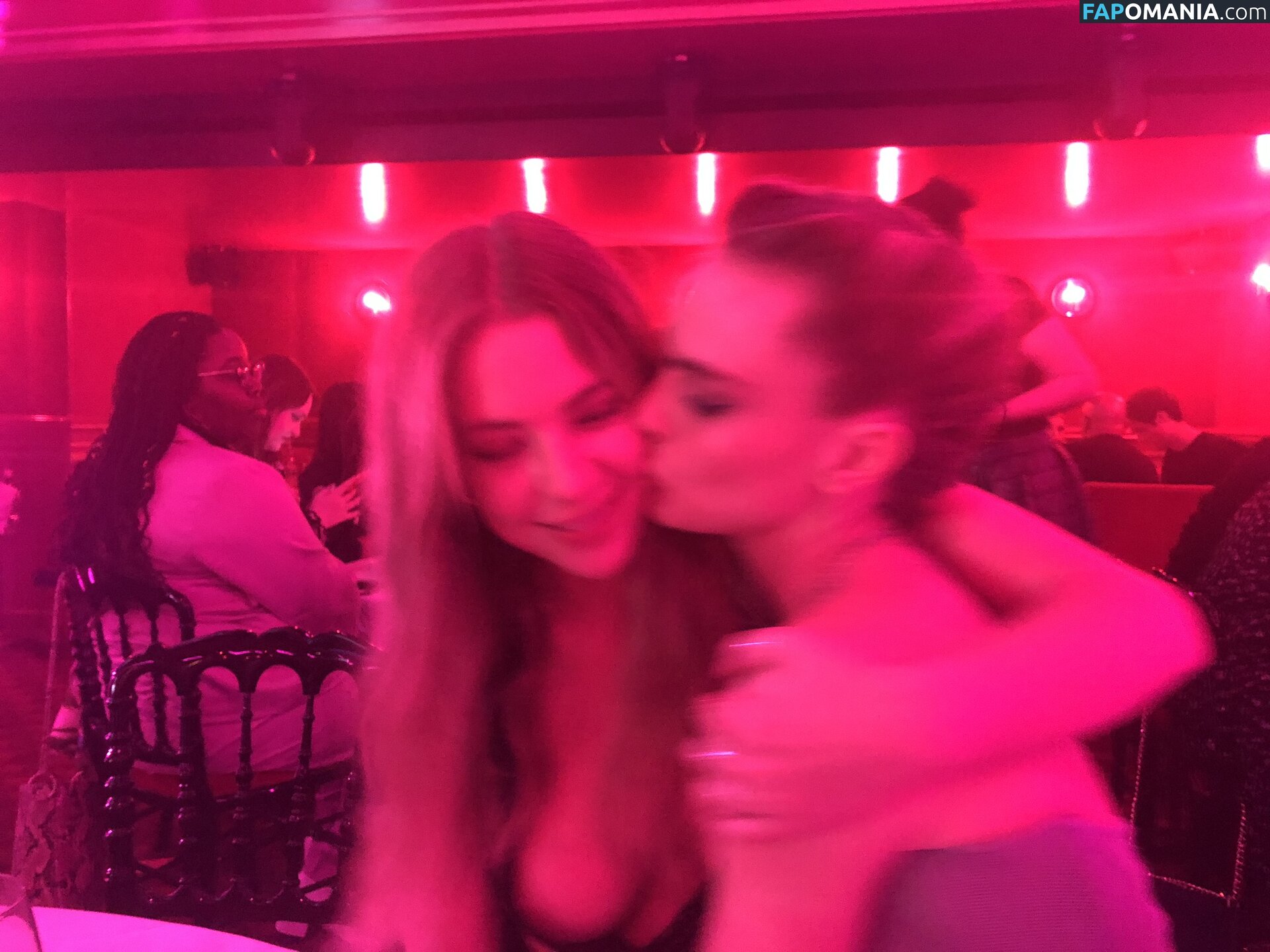 Ashley Benson And Cara Delevingne Γυμνός Διαρρεύσαστη φωτογραφία #51