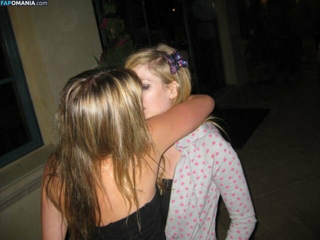 Avril Lavigne Γυμνός Διαρρεύσαστη φωτογραφία #29