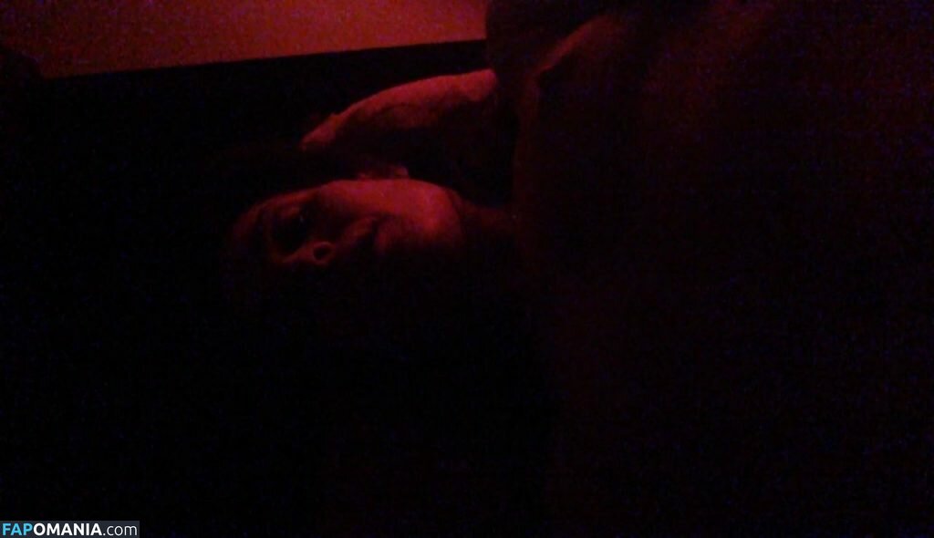 Carly Pope Γυμνός Διαρρεύσαστη φωτογραφία #7