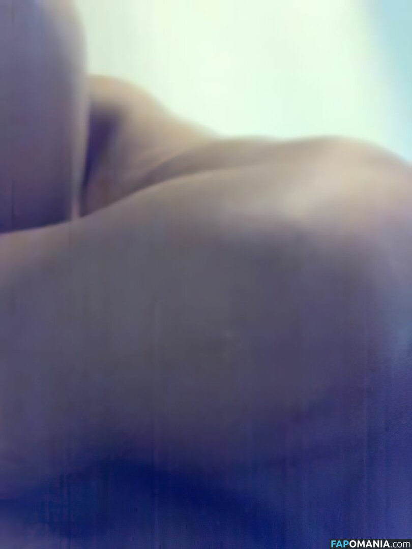 Cut Tari Γυμνός Διαρρεύσαστη φωτογραφία #30