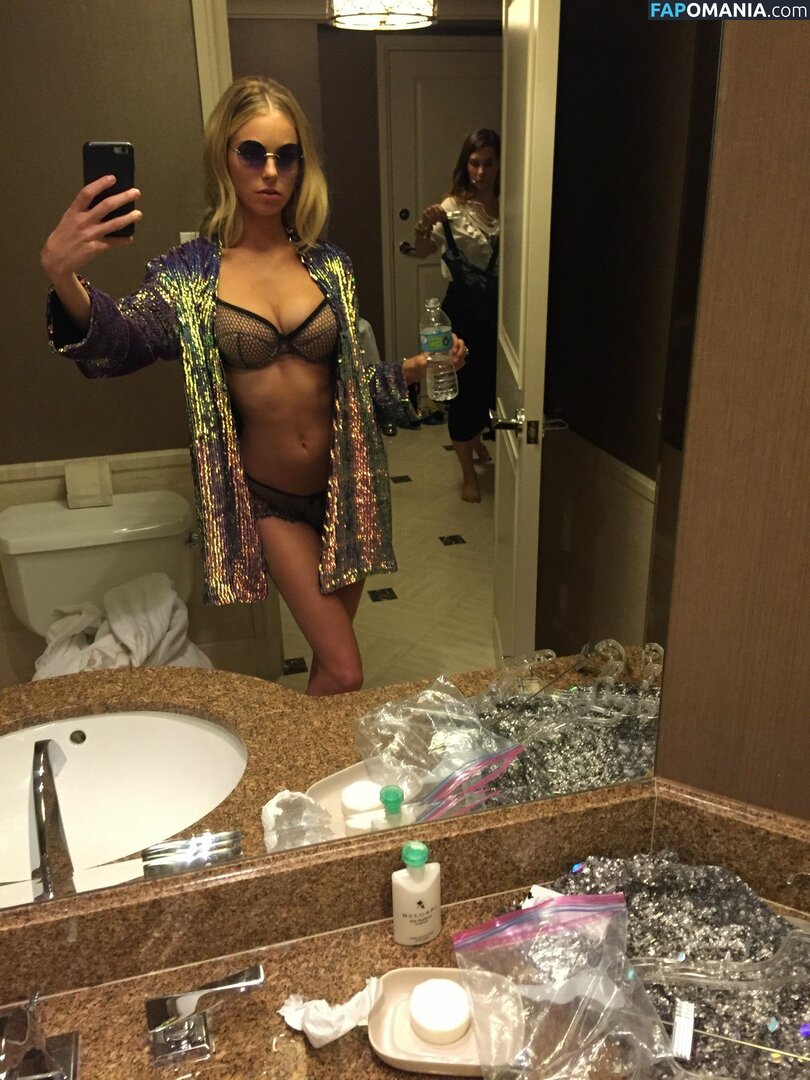 Elizabeth Turner Γυμνός Διαρρεύσαστη φωτογραφία #30