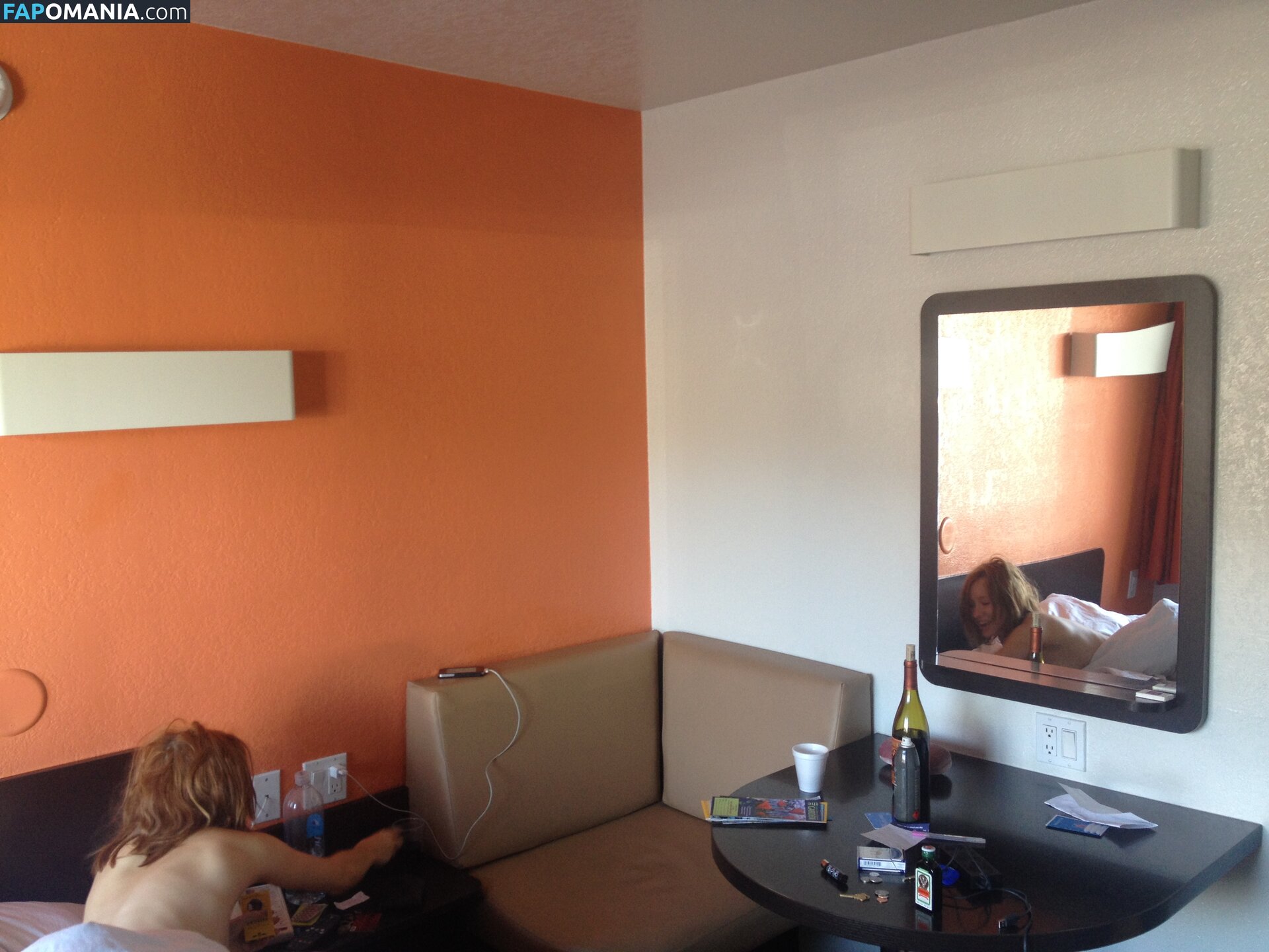 Emily Browning Γυμνός Διαρρεύσαστη φωτογραφία #5