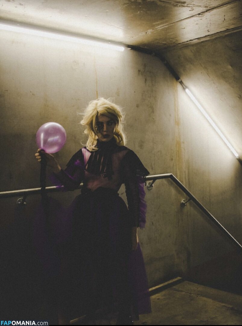 Izzy Phillips Γυμνός Διαρρεύσαστη φωτογραφία #16