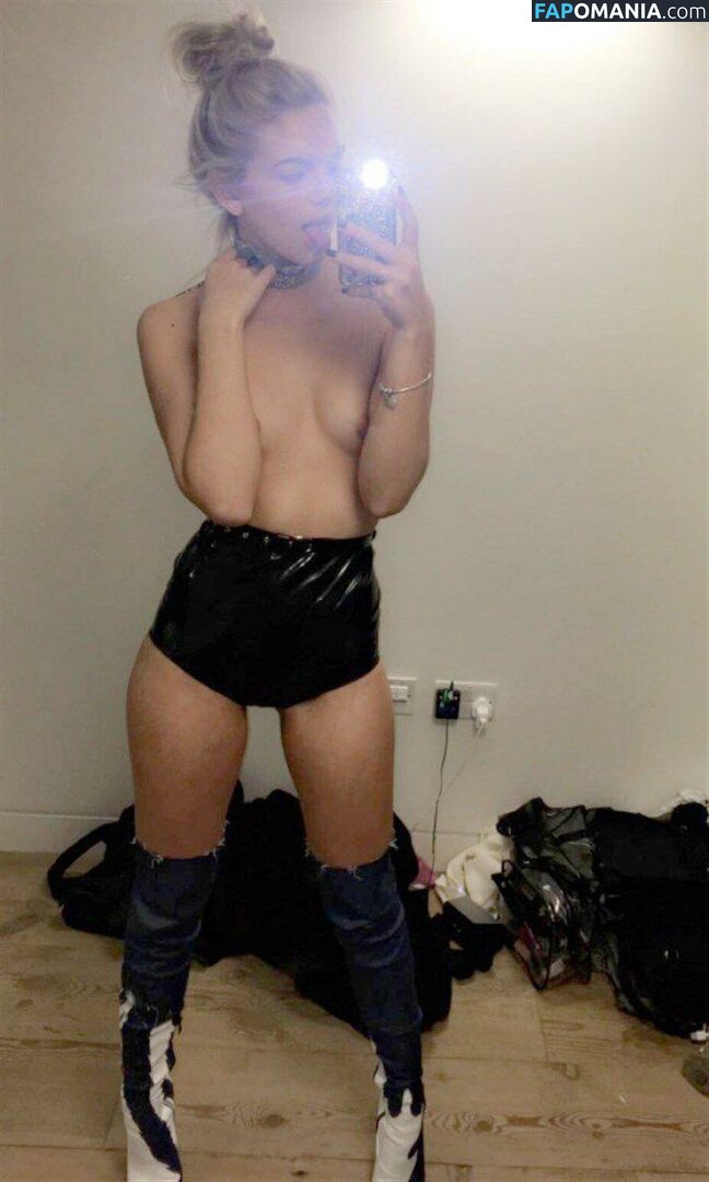 Louisa Johnson Γυμνός Διαρρεύσαστη φωτογραφία #44