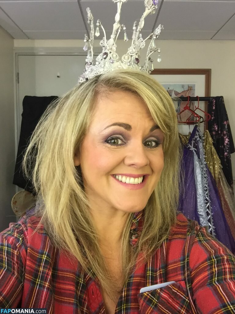 Sally Lindsay Γυμνός Διαρρεύσαστη φωτογραφία #1