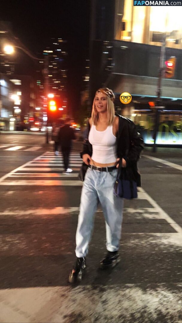 Sesil Karatantcheva Γυμνός Διαρρεύσαστη φωτογραφία #1