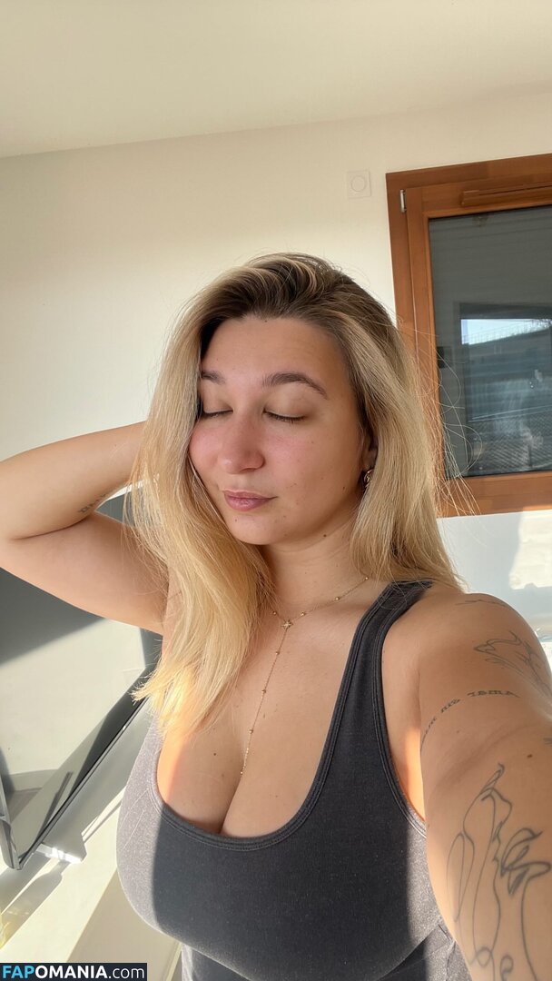 Apoline Perret / apolineprrt / shaniaperrett Γυμνός OnlyFans  Διαρρεύσαστη φωτογραφία #7