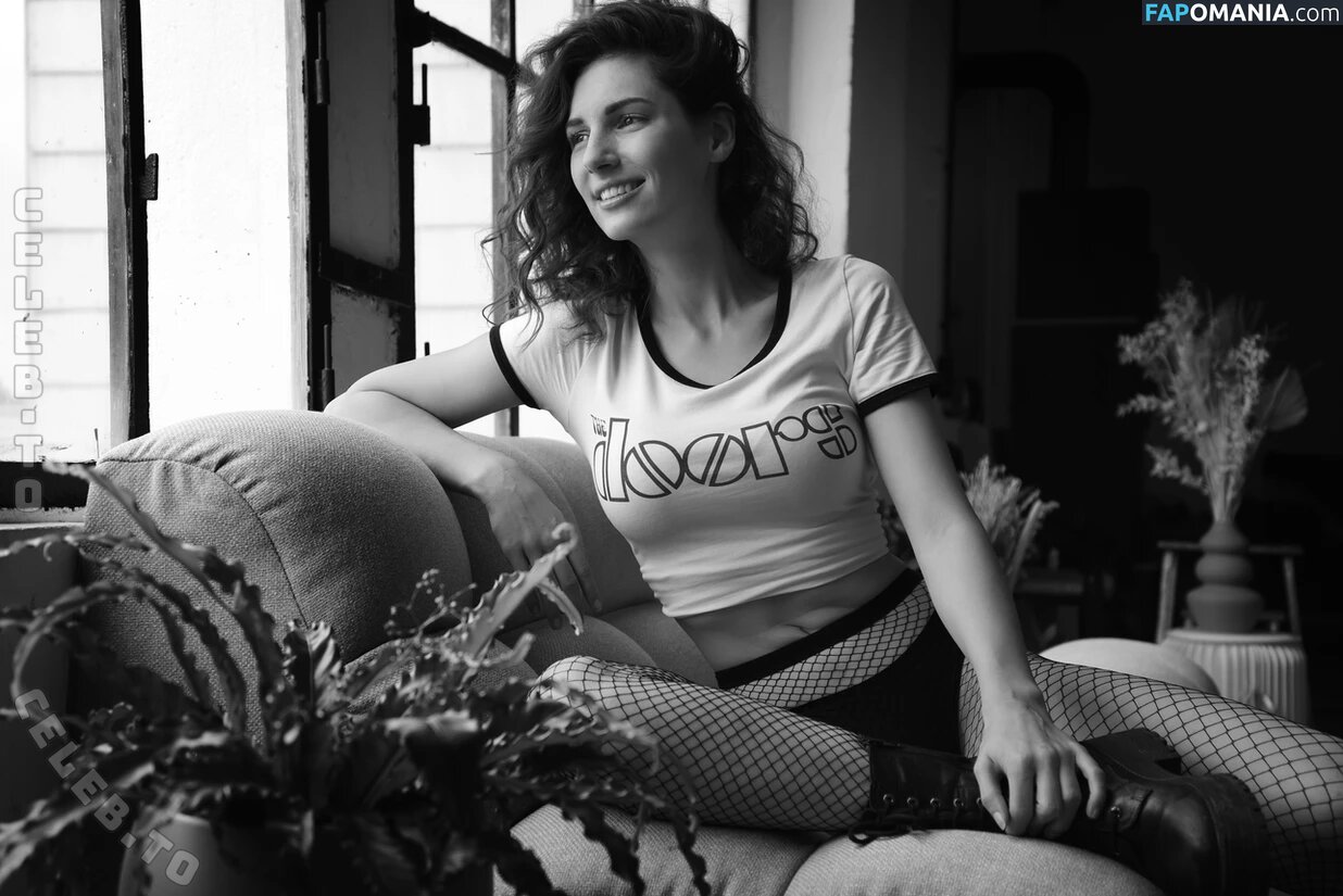 caro_petitemodel / petitemodelCaro Γυμνός OnlyFans  Διαρρεύσαστη φωτογραφία #1