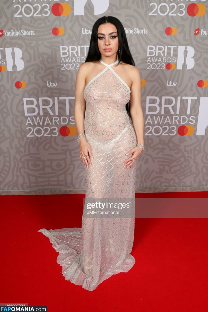 Charli XCX / charli_xcx / charlignarly / charlixcx / https: Γυμνός OnlyFans  Διαρρεύσαστη φωτογραφία #83