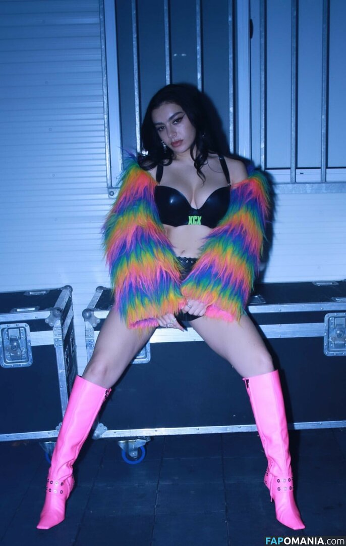 Charli XCX / charli_xcx / charlignarly / charlixcx / https: Γυμνός OnlyFans  Διαρρεύσαστη φωτογραφία #322