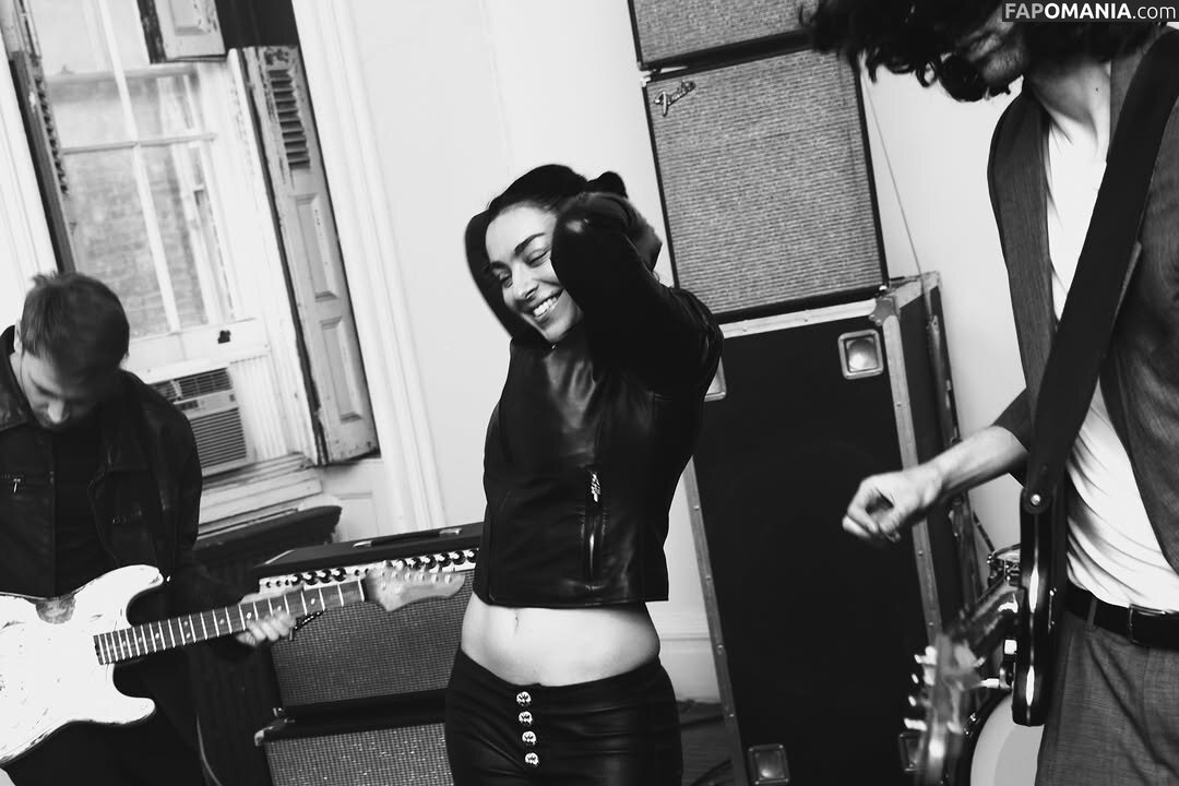 Charli XCX / charli_xcx / charlignarly / charlixcx / https: Γυμνός OnlyFans  Διαρρεύσαστη φωτογραφία #1262