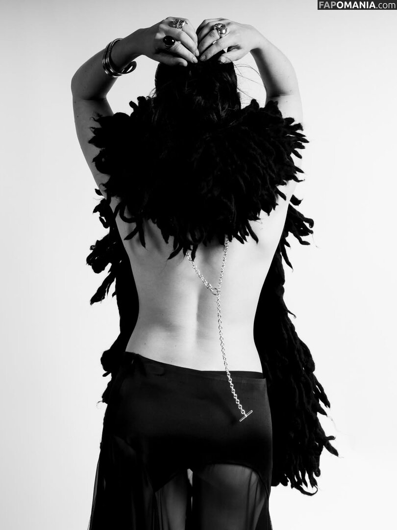 Charli XCX / charli_xcx / charlignarly / charlixcx / https: Γυμνός OnlyFans  Διαρρεύσαστη φωτογραφία #1271