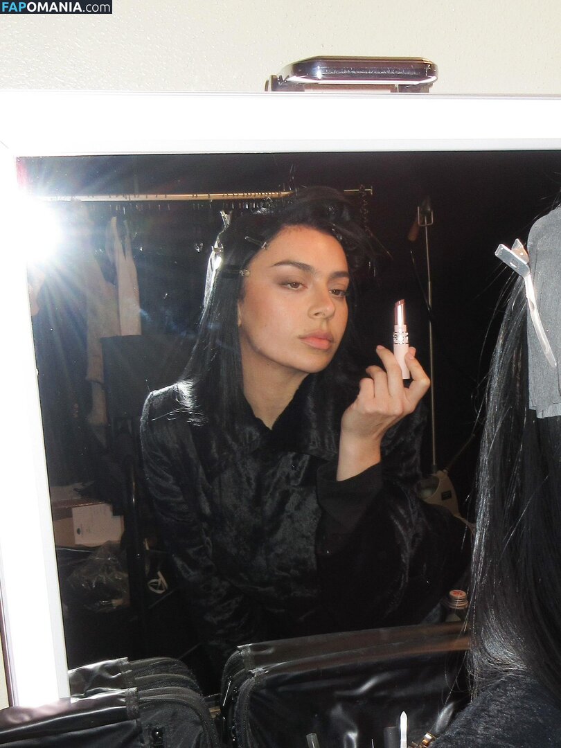 Charli XCX / charli_xcx / charlignarly / charlixcx / https: Γυμνός OnlyFans  Διαρρεύσαστη φωτογραφία #1293