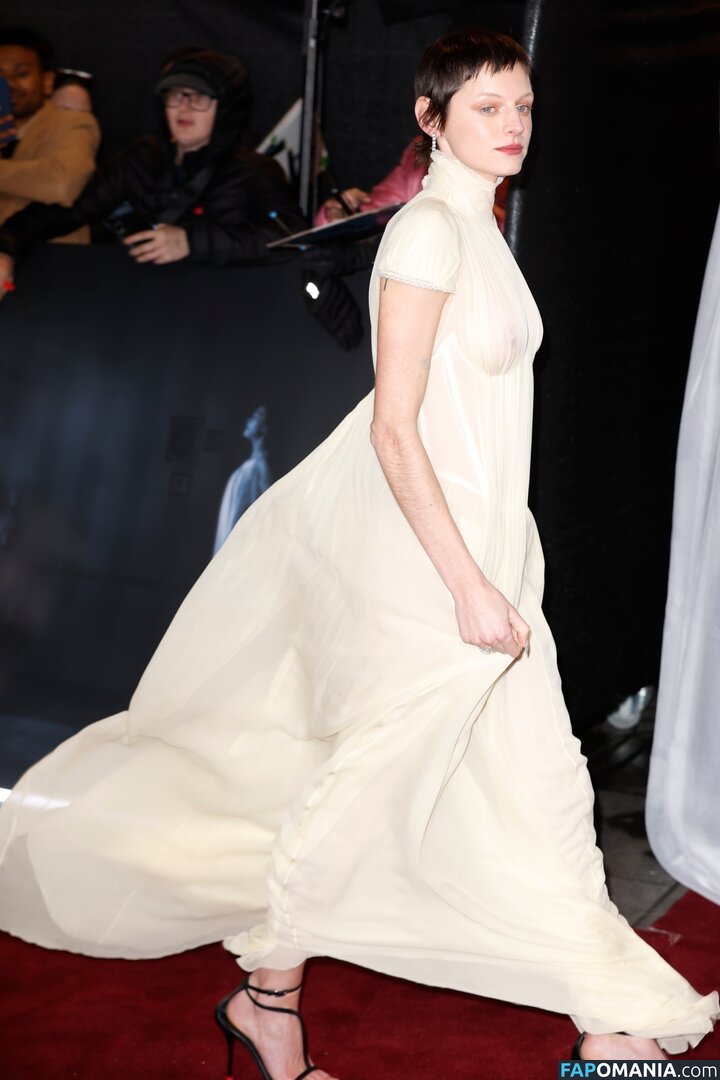 Emma Corrin / emmalouisecorrin Γυμνός OnlyFans  Διαρρεύσαστη φωτογραφία #4