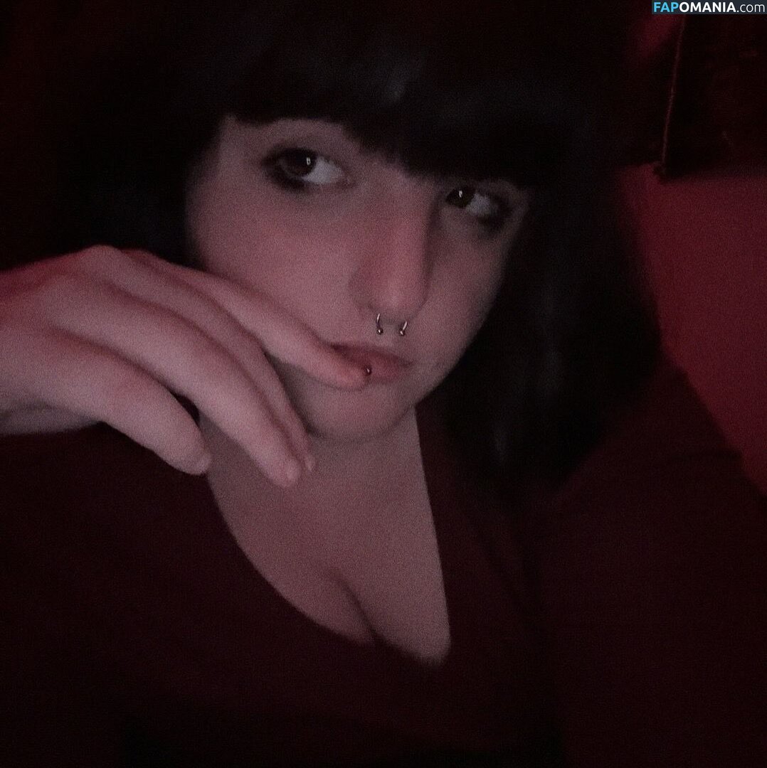 Myka / floral.and.fading._ / lets.cheers.t0.this Γυμνός OnlyFans  Διαρρεύσαστη φωτογραφία #2