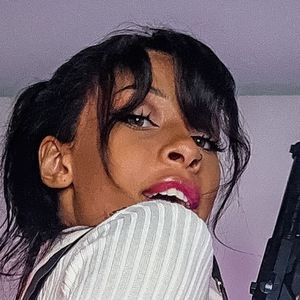 Girls With Guns