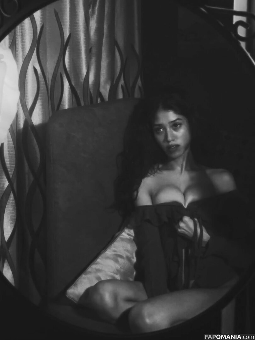 husn.ki.parii Γυμνός OnlyFans  Διαρρεύσαστη φωτογραφία #3