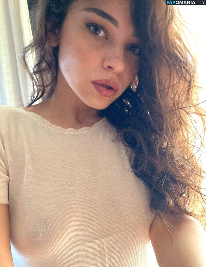 Eirenebelle / Irene Apostu / Irenebelle Γυμνός OnlyFans  Διαρρεύσαστη φωτογραφία #1