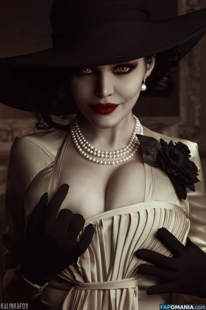 Alcina Dimitrescu and Bela Dimitrescu / Cassandra Dimitrescu / Daniela Dimitrescu / Lady Dimitrescu / ladydumitrescu Γυμνός OnlyFans  Διαρρεύσαστη φωτογραφία #3