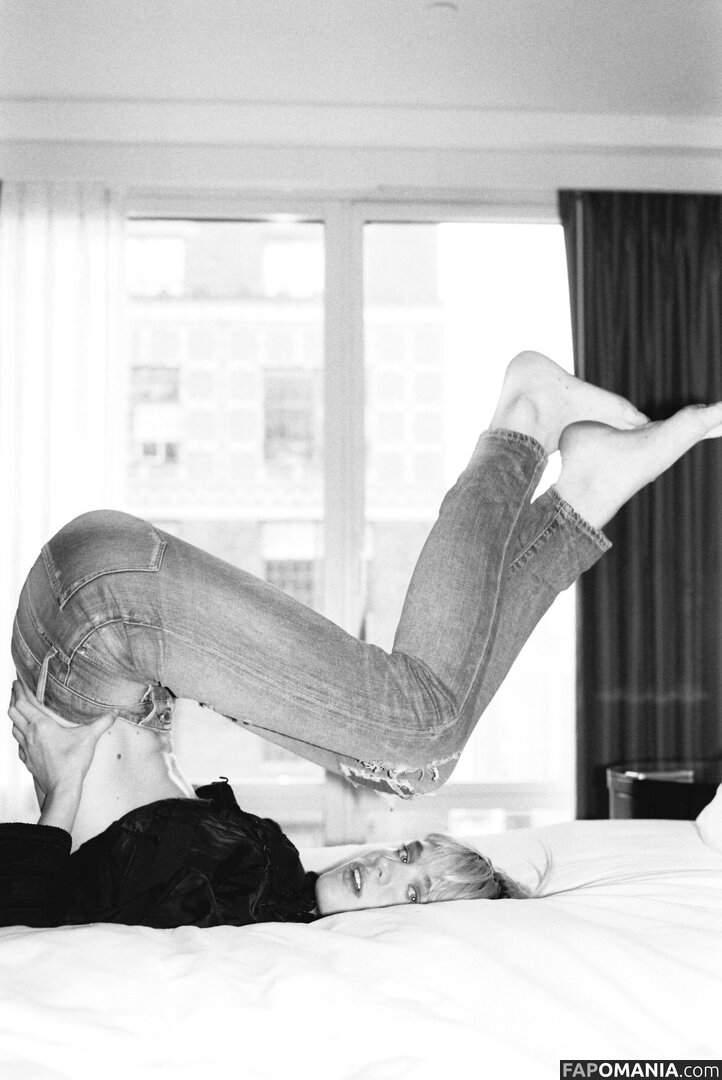 Mackenzie Davis Γυμνός OnlyFans  Διαρρεύσαστη φωτογραφία #8