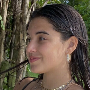 Mia Valdes