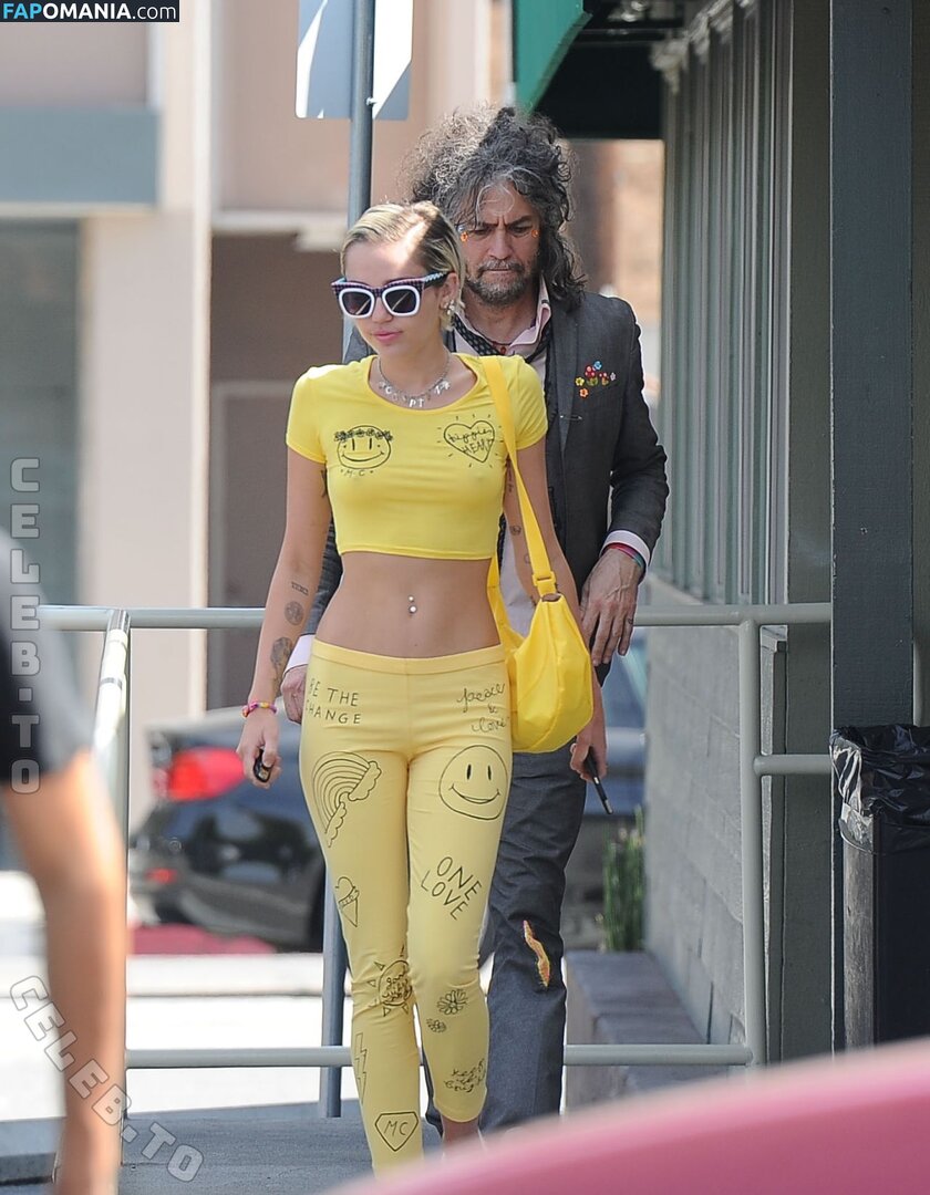 Miley Cyrus / https: / mileycyrus Γυμνός OnlyFans  Διαρρεύσαστη φωτογραφία #1