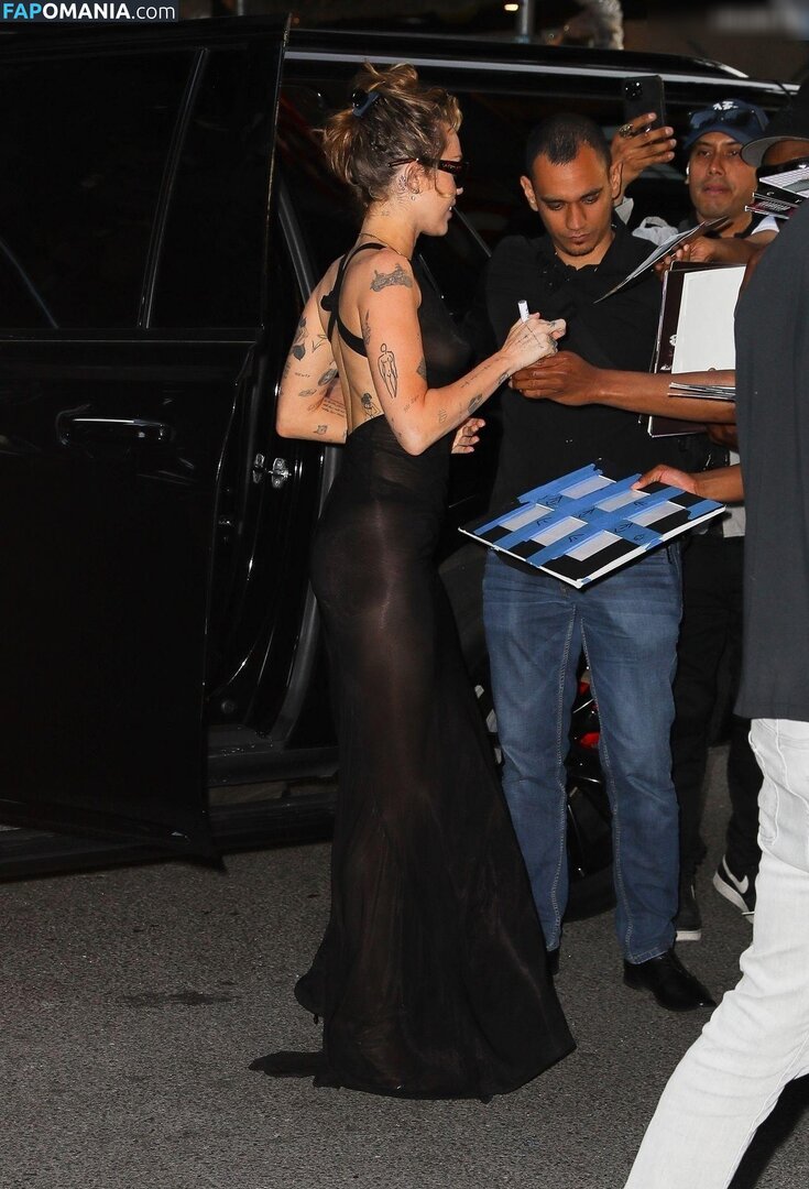 Miley Cyrus / https: / mileycyrus Γυμνός OnlyFans  Διαρρεύσαστη φωτογραφία #20
