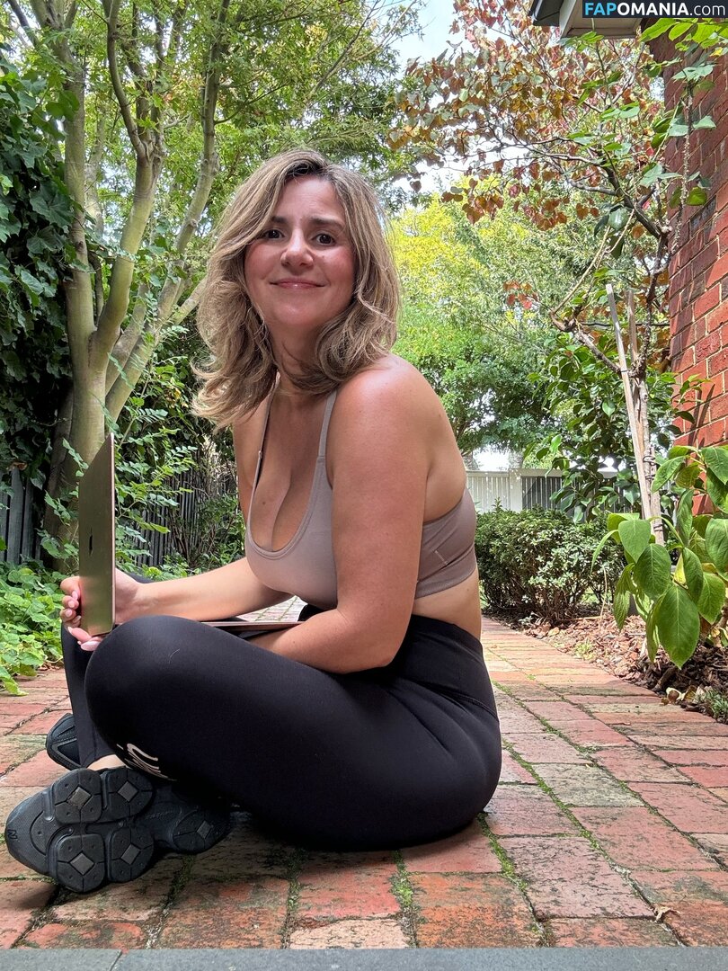 MILF Online Accountant / Miriam Holme / miriamholme Γυμνός OnlyFans  Διαρρεύσαστη φωτογραφία #20