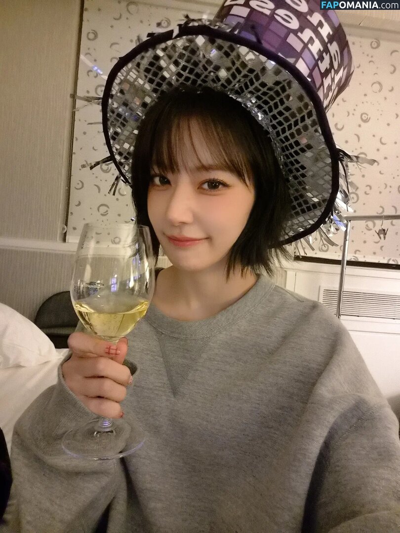 39saku_chan / LESSERAFIM / Sakura Miyawaki 宮脇 咲良 Γυμνός OnlyFans  Διαρρεύσαστη φωτογραφία #23