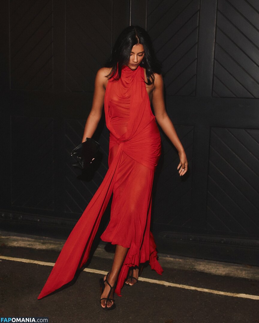 Simone Ashley / simoneashley Γυμνός OnlyFans  Διαρρεύσαστη φωτογραφία #4