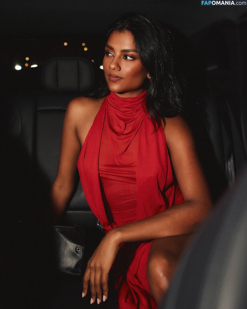 Simone Ashley / simoneashley Γυμνός OnlyFans  Διαρρεύσαστη φωτογραφία #7