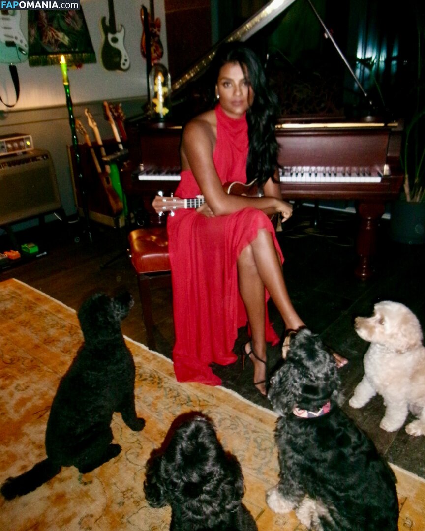 Simone Ashley / simoneashley Γυμνός OnlyFans  Διαρρεύσαστη φωτογραφία #9