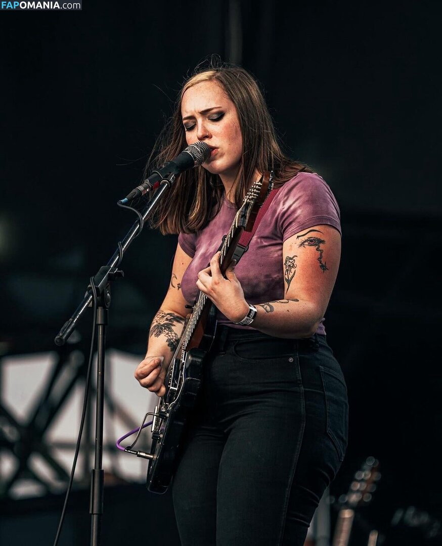Soccer Mommy / Sophia Allison / soccermommyband Γυμνός OnlyFans  Διαρρεύσαστη φωτογραφία #1